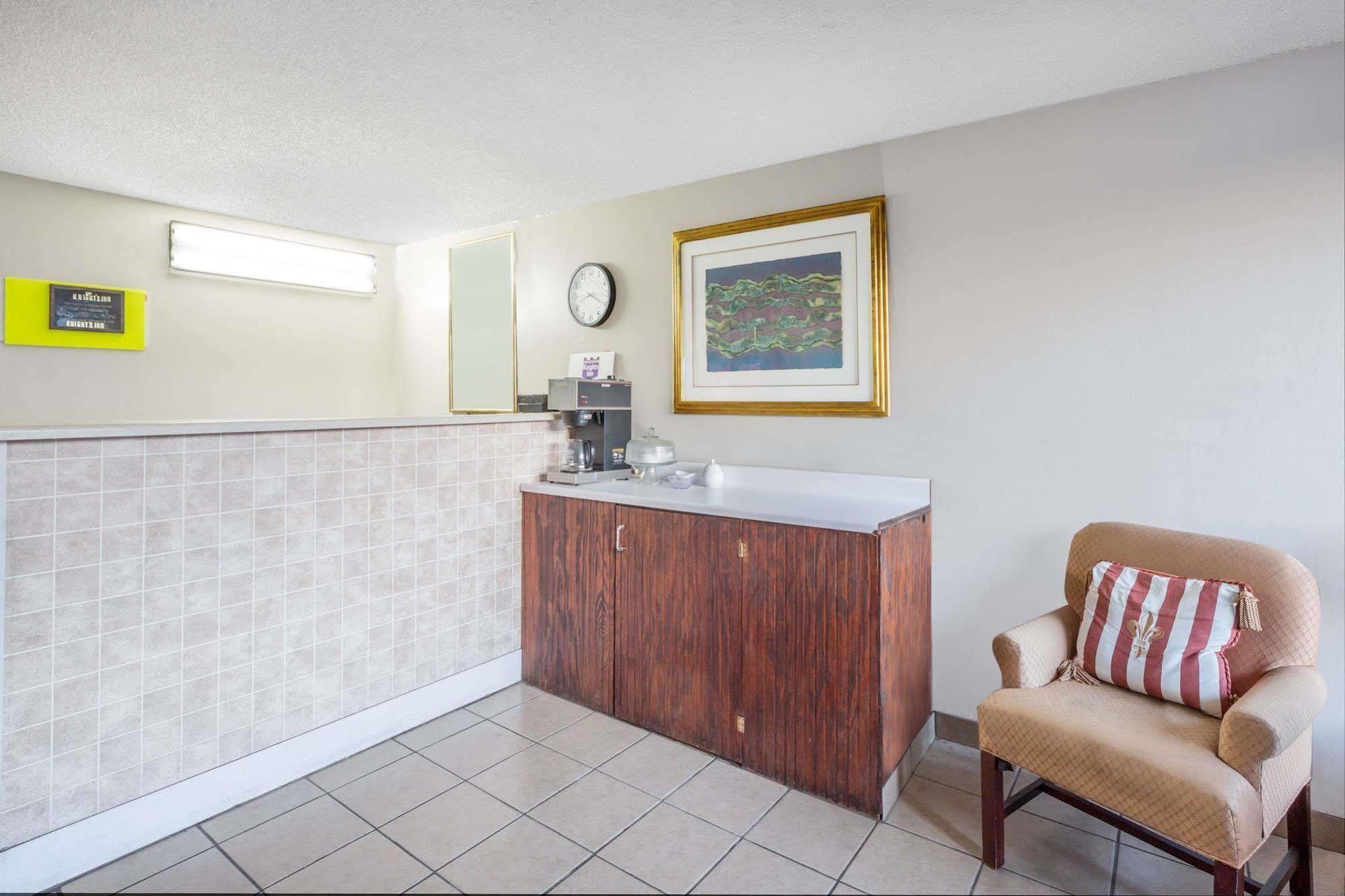 Knights Inn Overland Park Mission Экстерьер фото