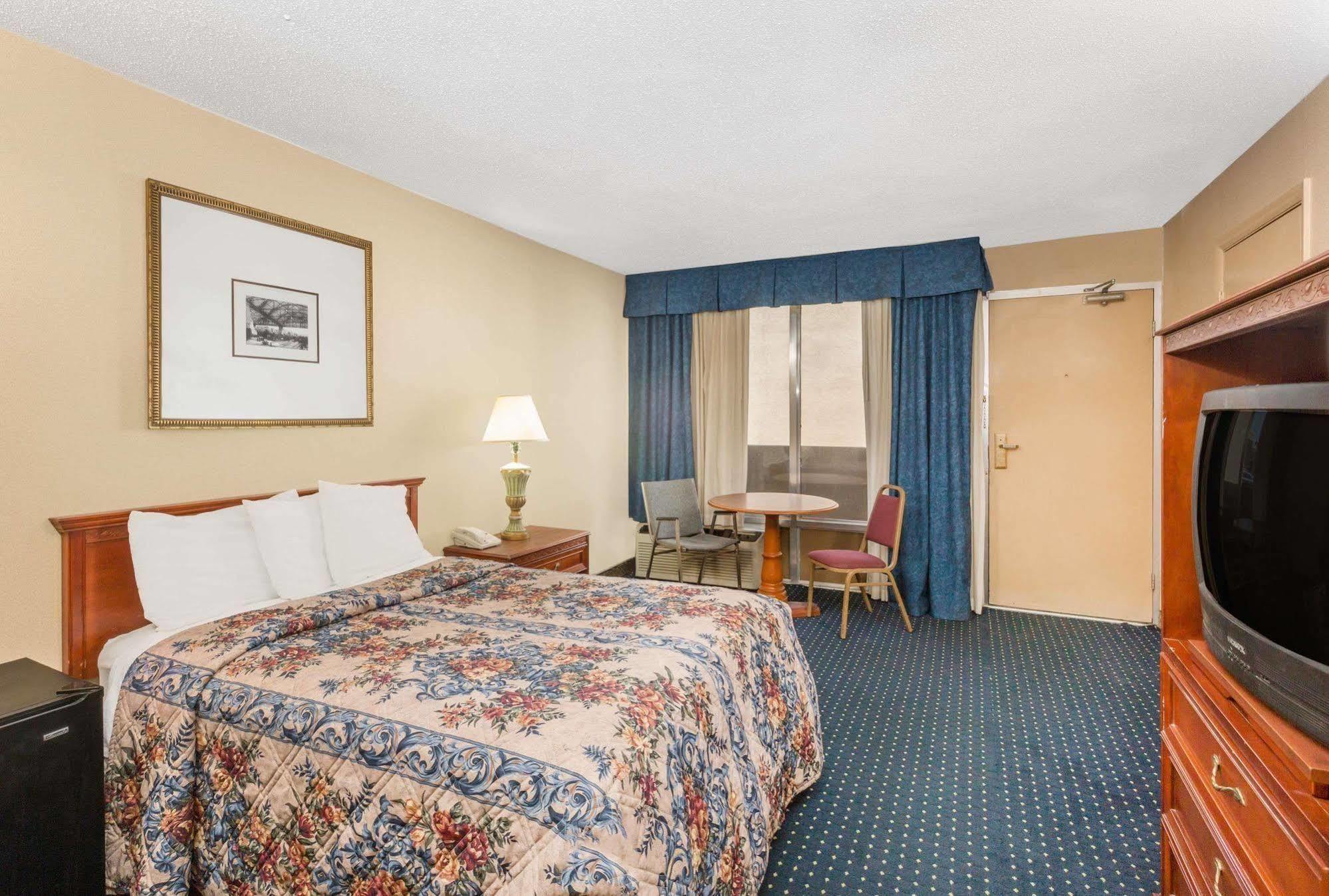 Knights Inn Overland Park Mission Экстерьер фото