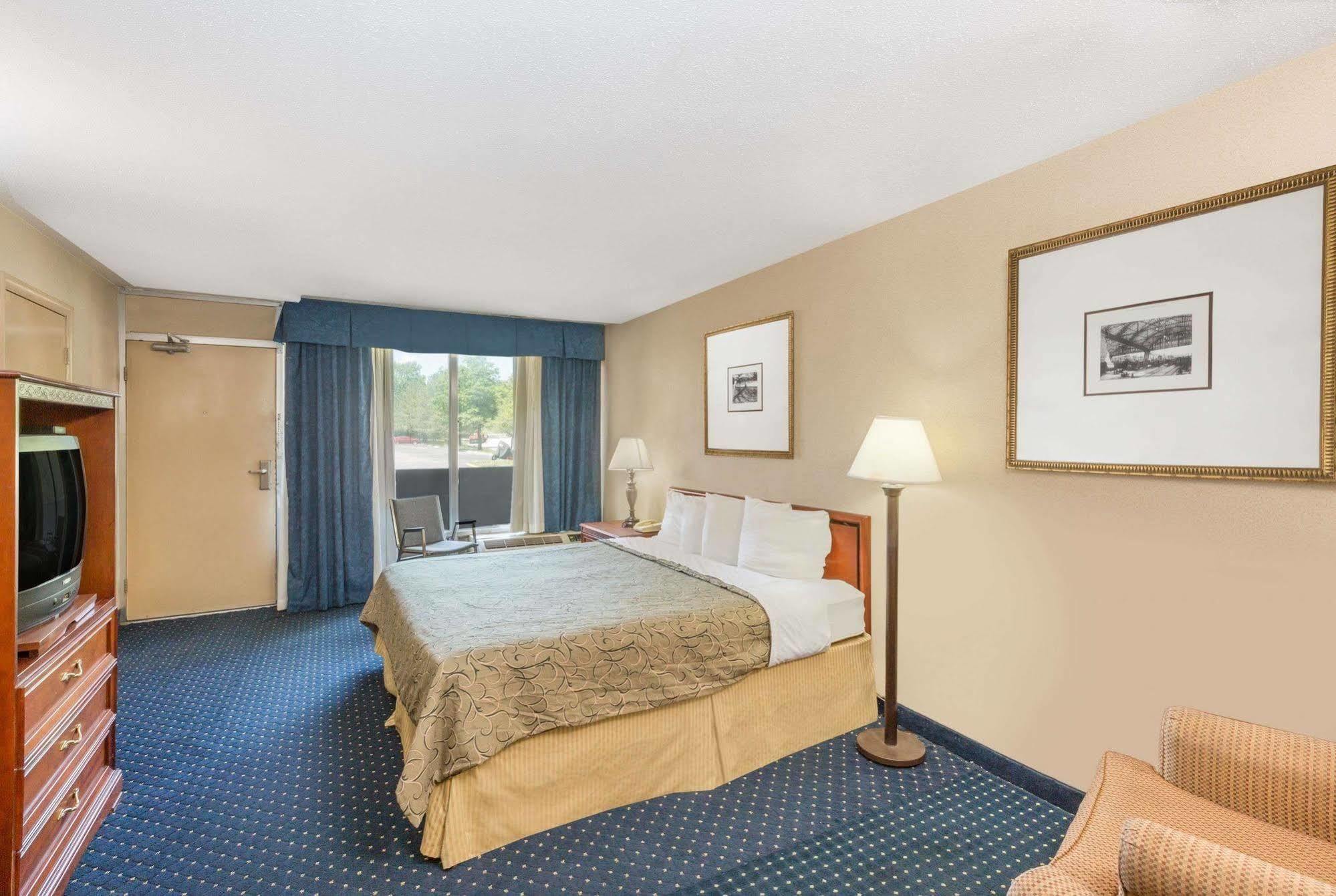 Knights Inn Overland Park Mission Экстерьер фото